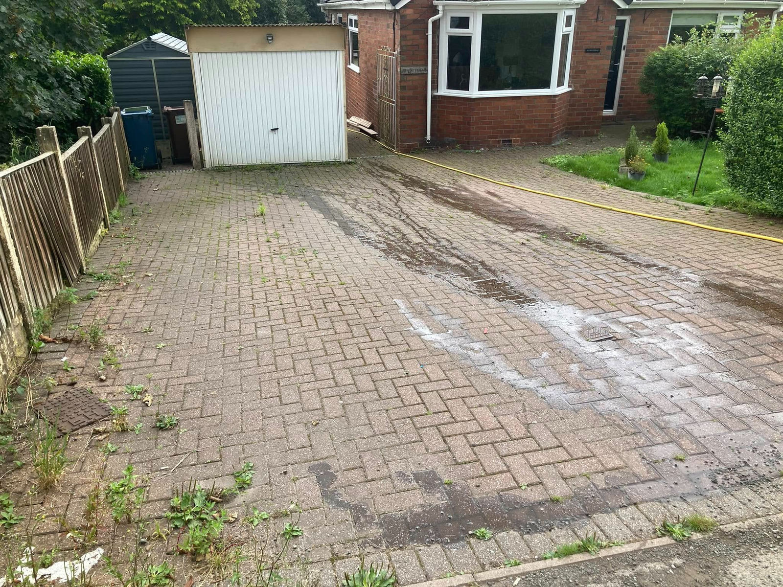 Driveway pressure washing – close-up, image 2